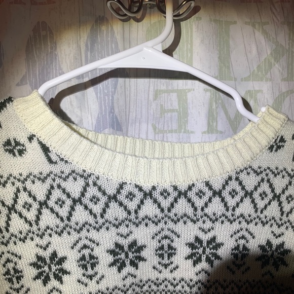Forever 21 winter/Christmas sweater - Picture 5 of 7